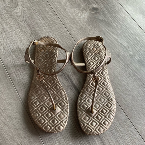 Flat Sandals - Picture 2 of 3